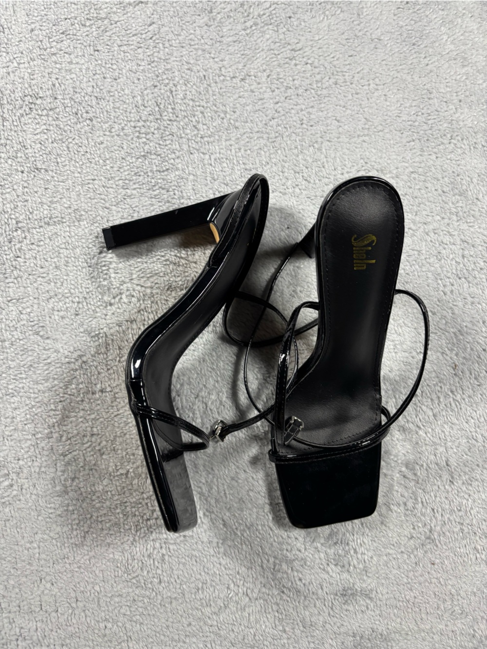 Black strappy sandals‎ with square toe and heel